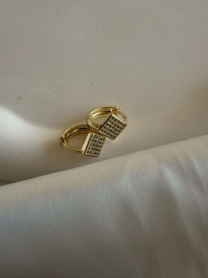 Zirkon Taşlı Minimal Küpe