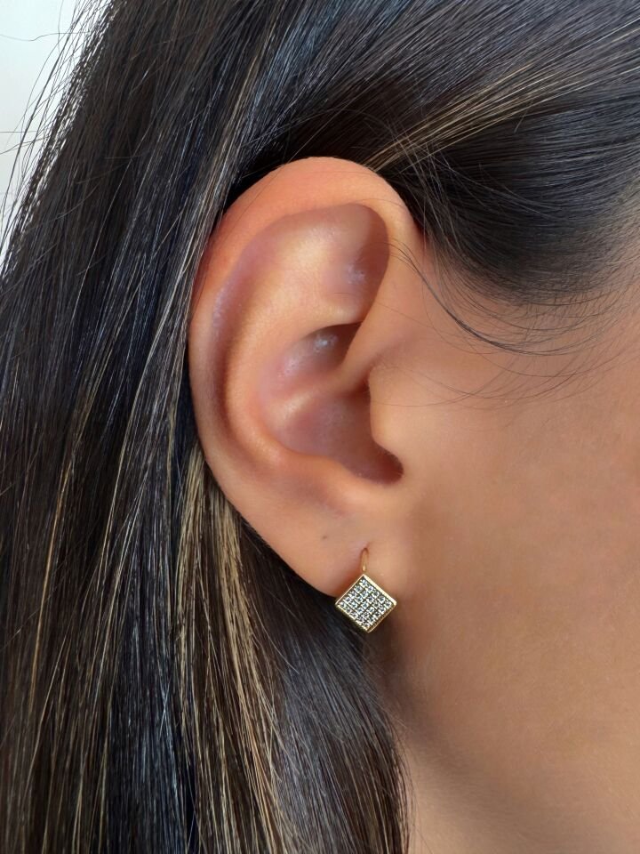 Zirkon Taşlı Minimal Küpe