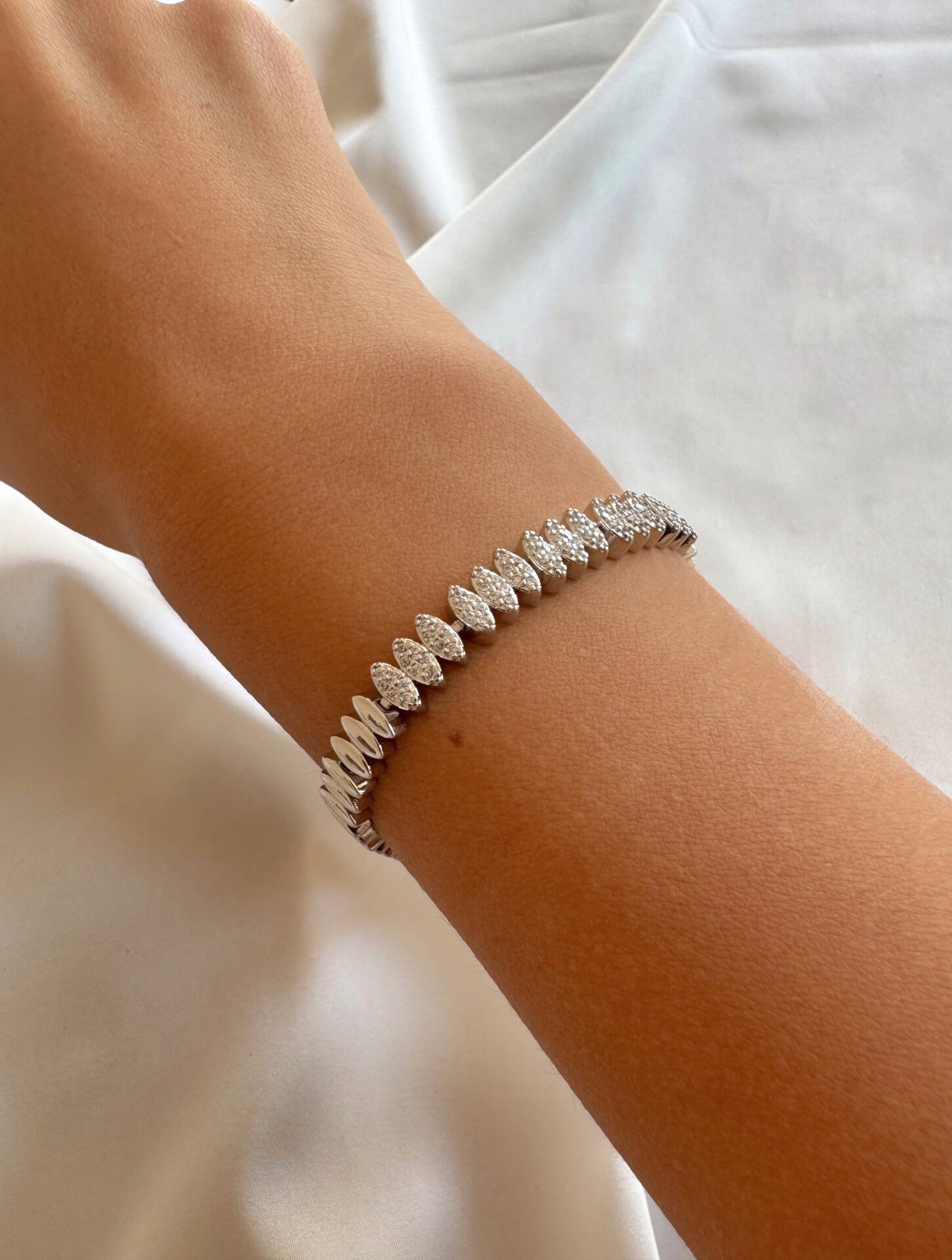 Silver Taşlı Su Damlası Bileklik