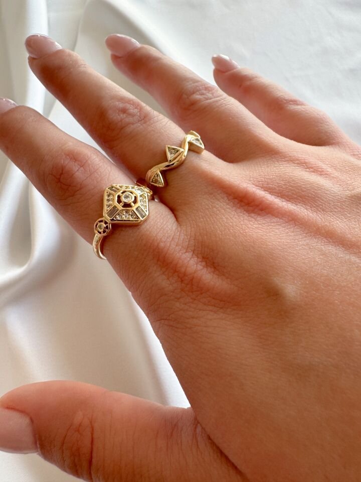 Geometrik Detaylı Yüzük