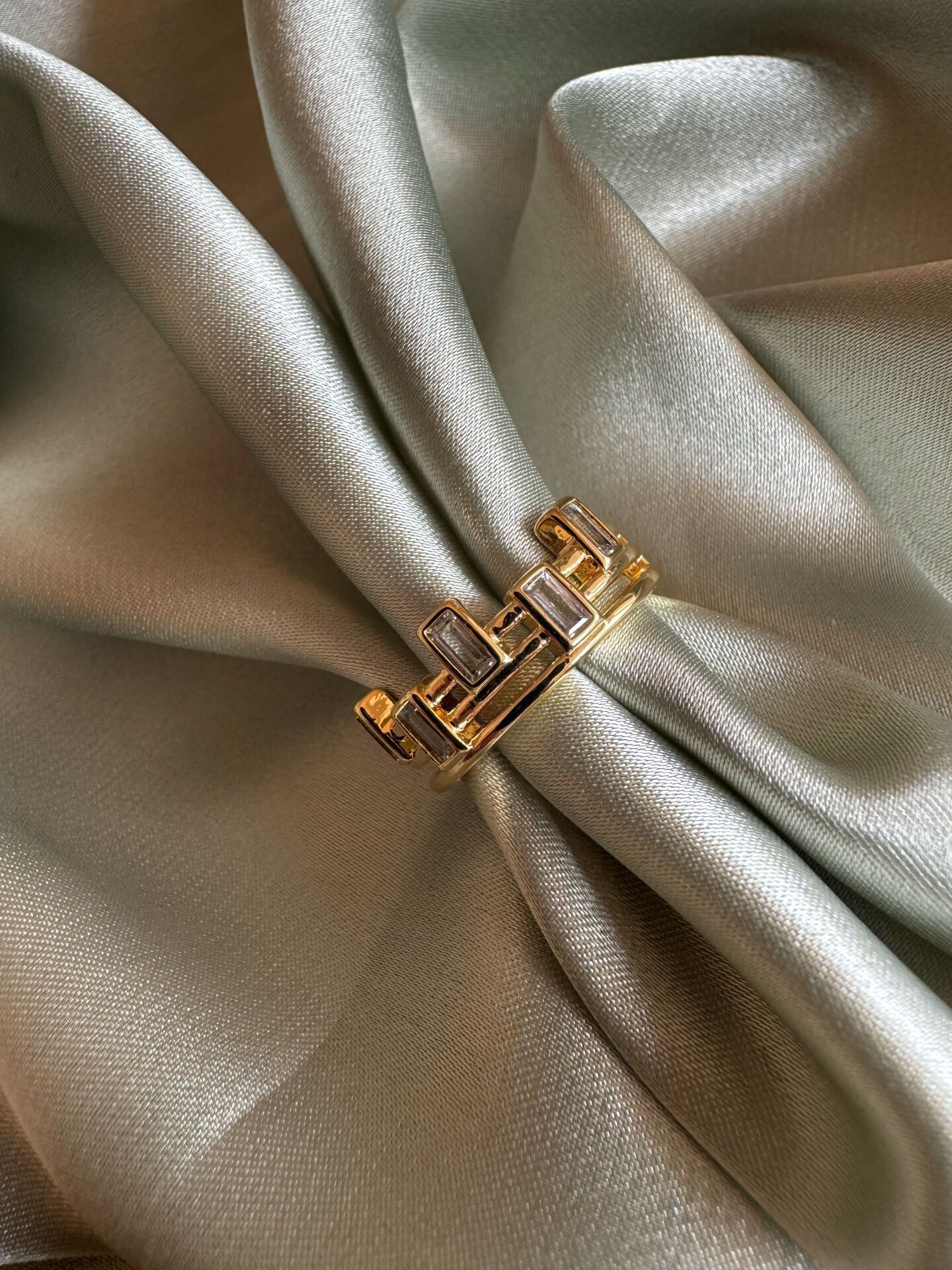 Dikdörtgen Taş Detaylı Yüzük