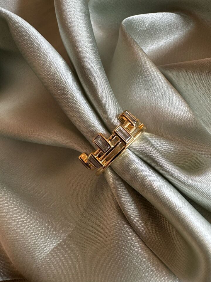 Dikdörtgen Taş Detaylı Yüzük