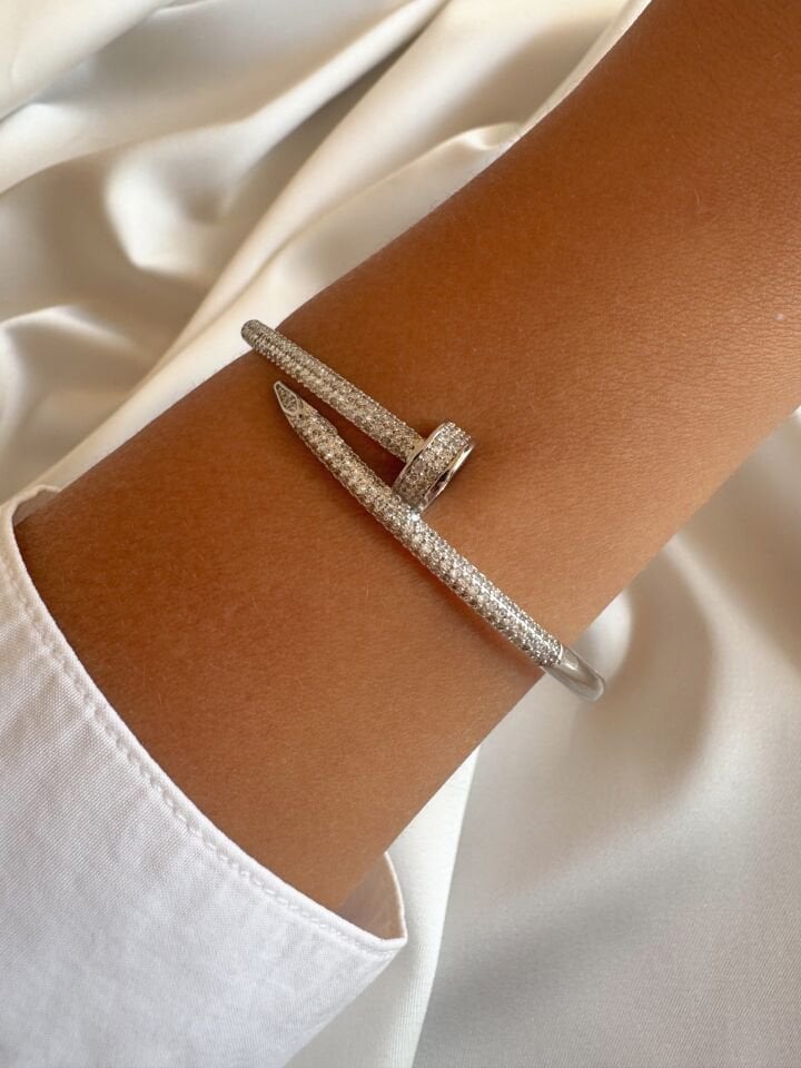 Çivi Detaylı Taşlı Kelepçe