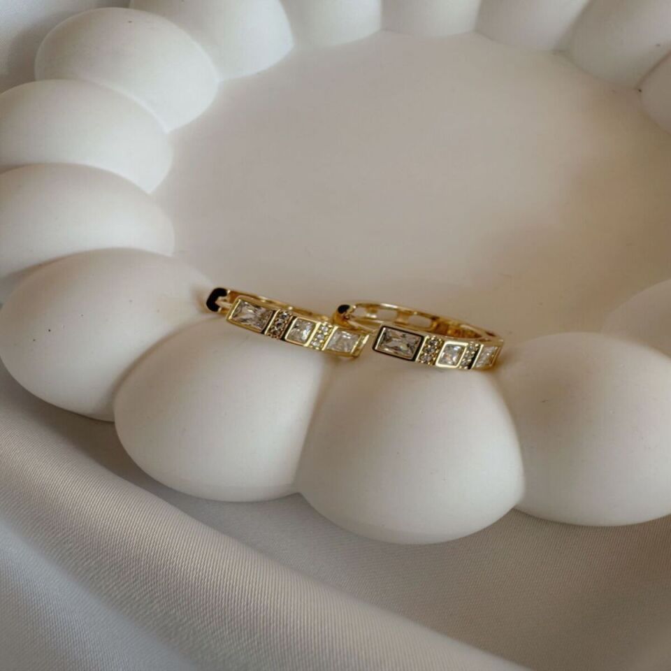 Zirkon Taşlı Halka Küpe