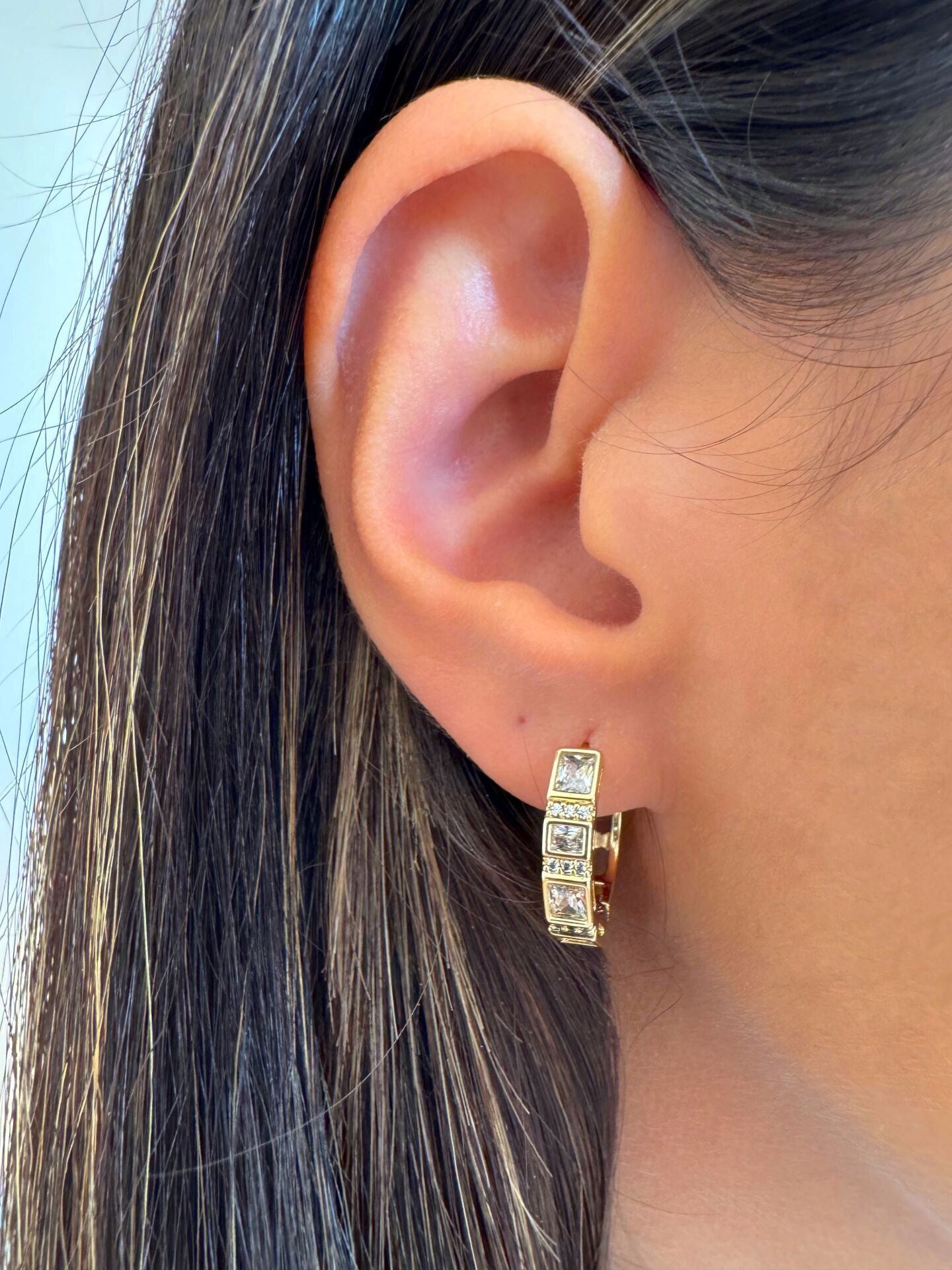 Zirkon Taşlı Halka Küpe