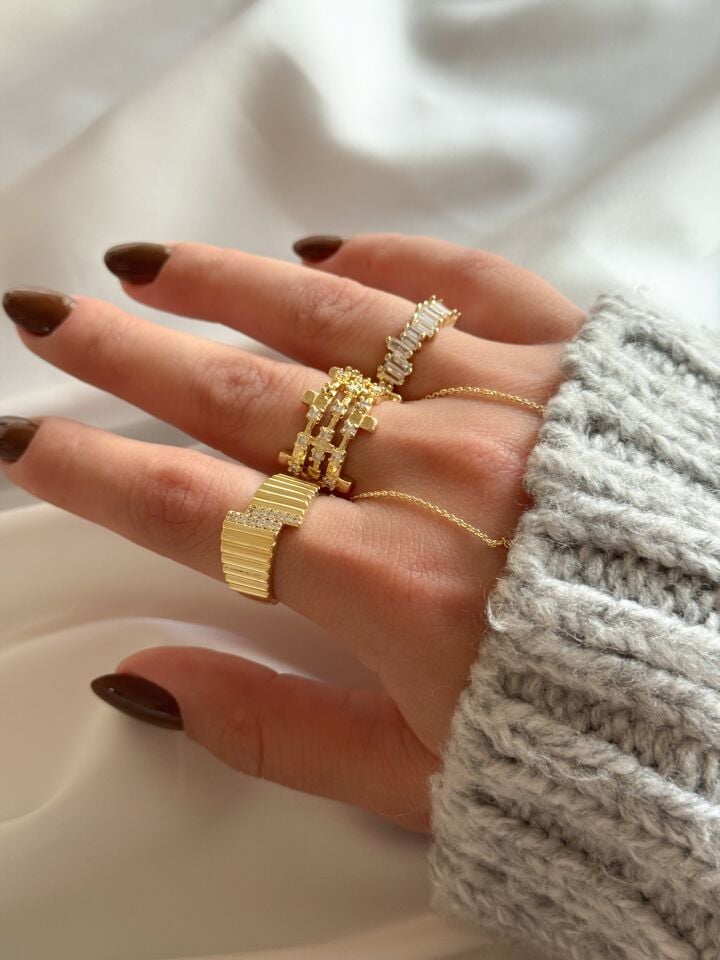 Üç Şeritli Yüzük