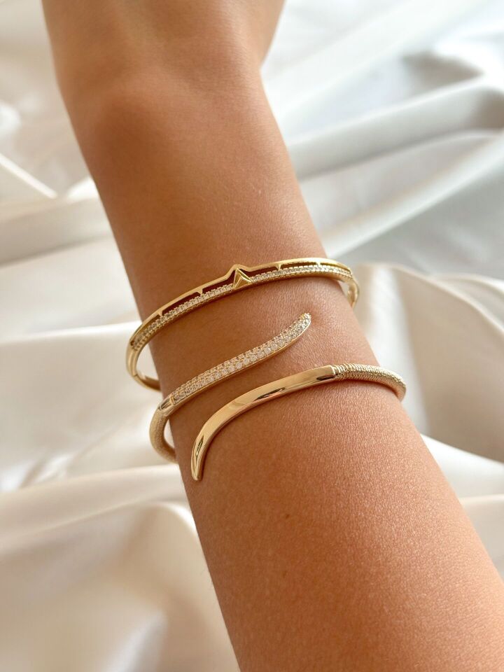 Üçgen Detaylı Kelepçe