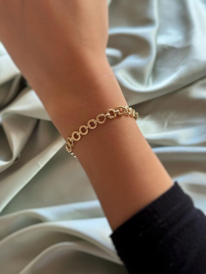 Minik Top Detaylı Bileklik