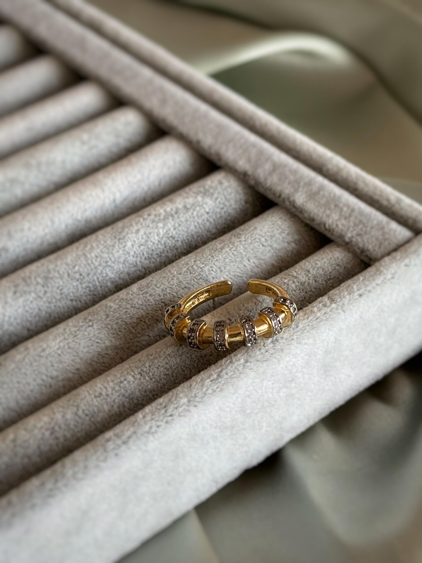 Sıralı Taşlı Yüzük