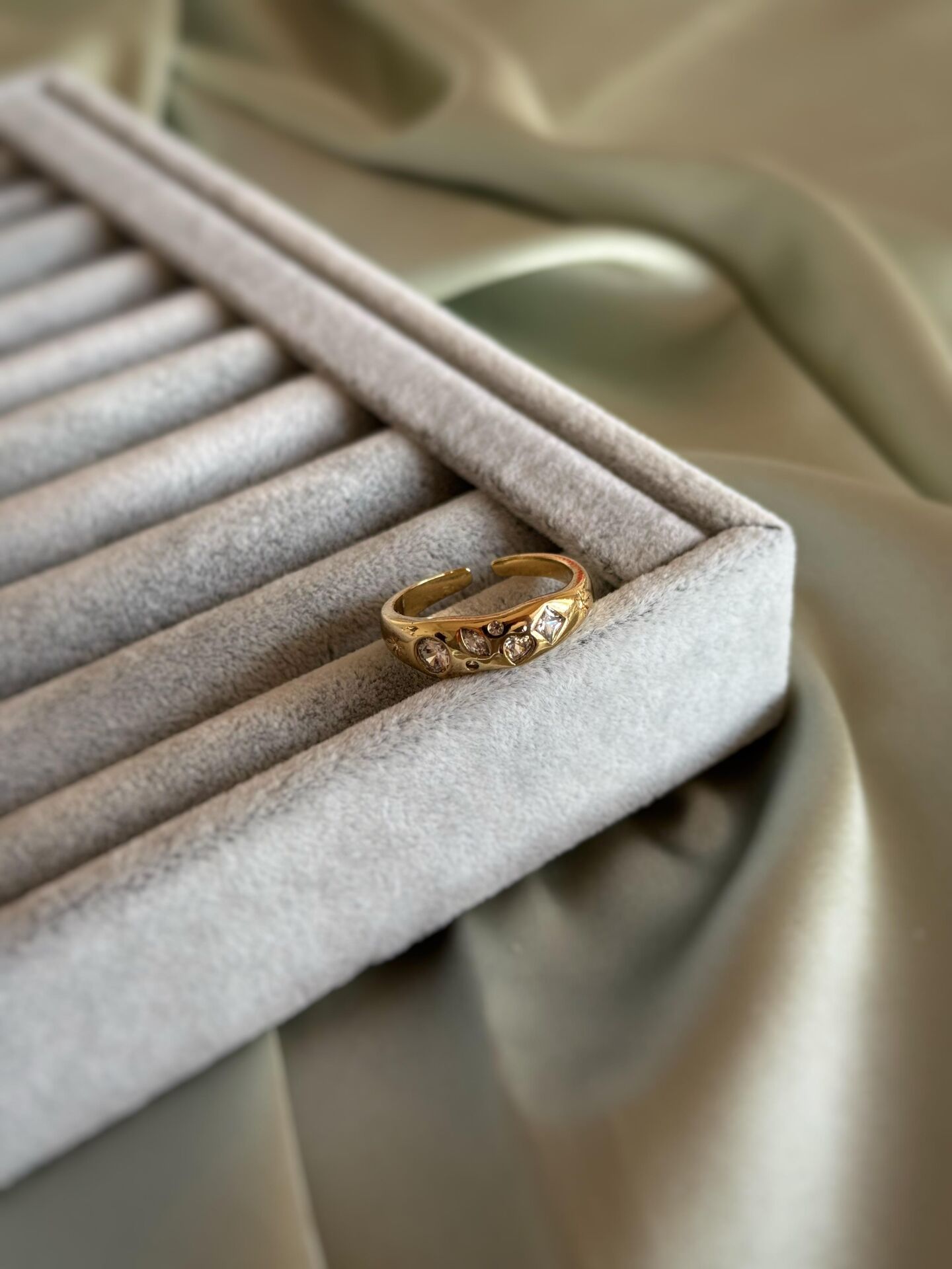 Taşlı Minimalist Yüzük