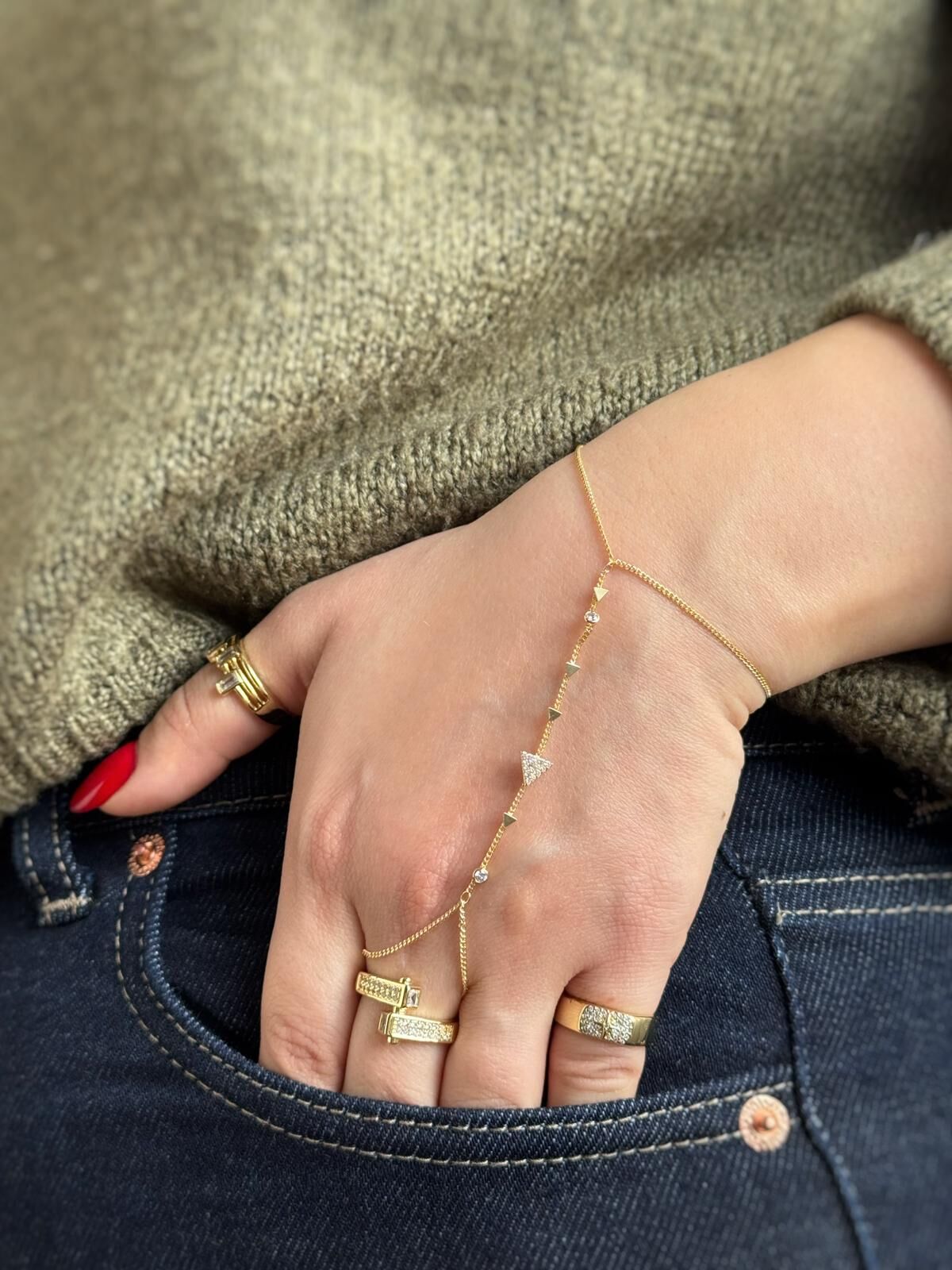 Üçgen Taşlı Şahmeran