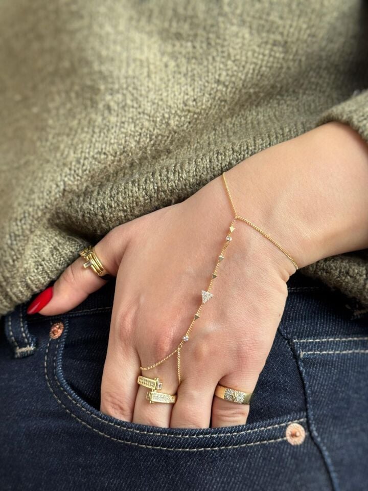 Üçgen Taşlı Şahmeran