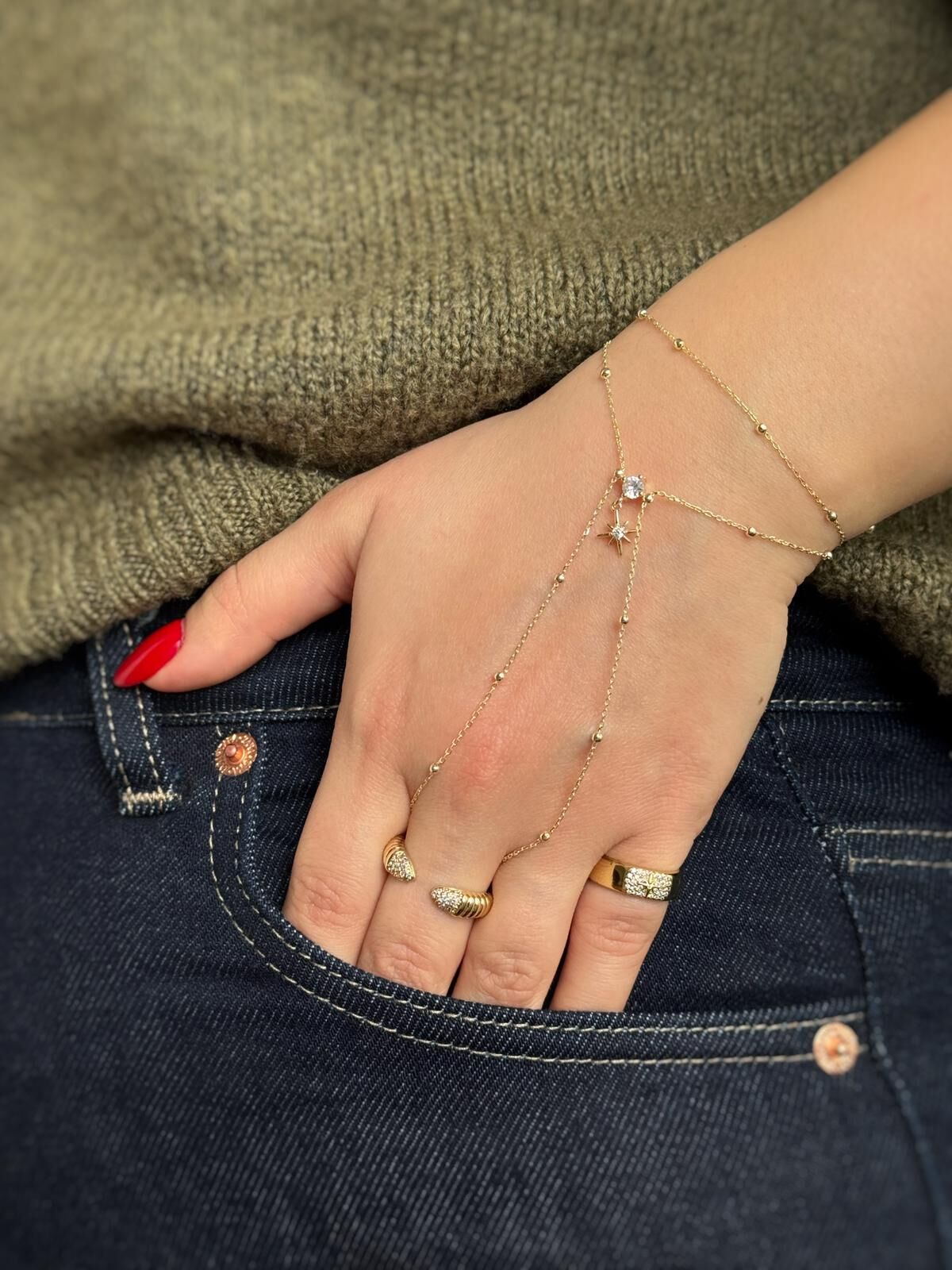 Minimalist Şahmeran