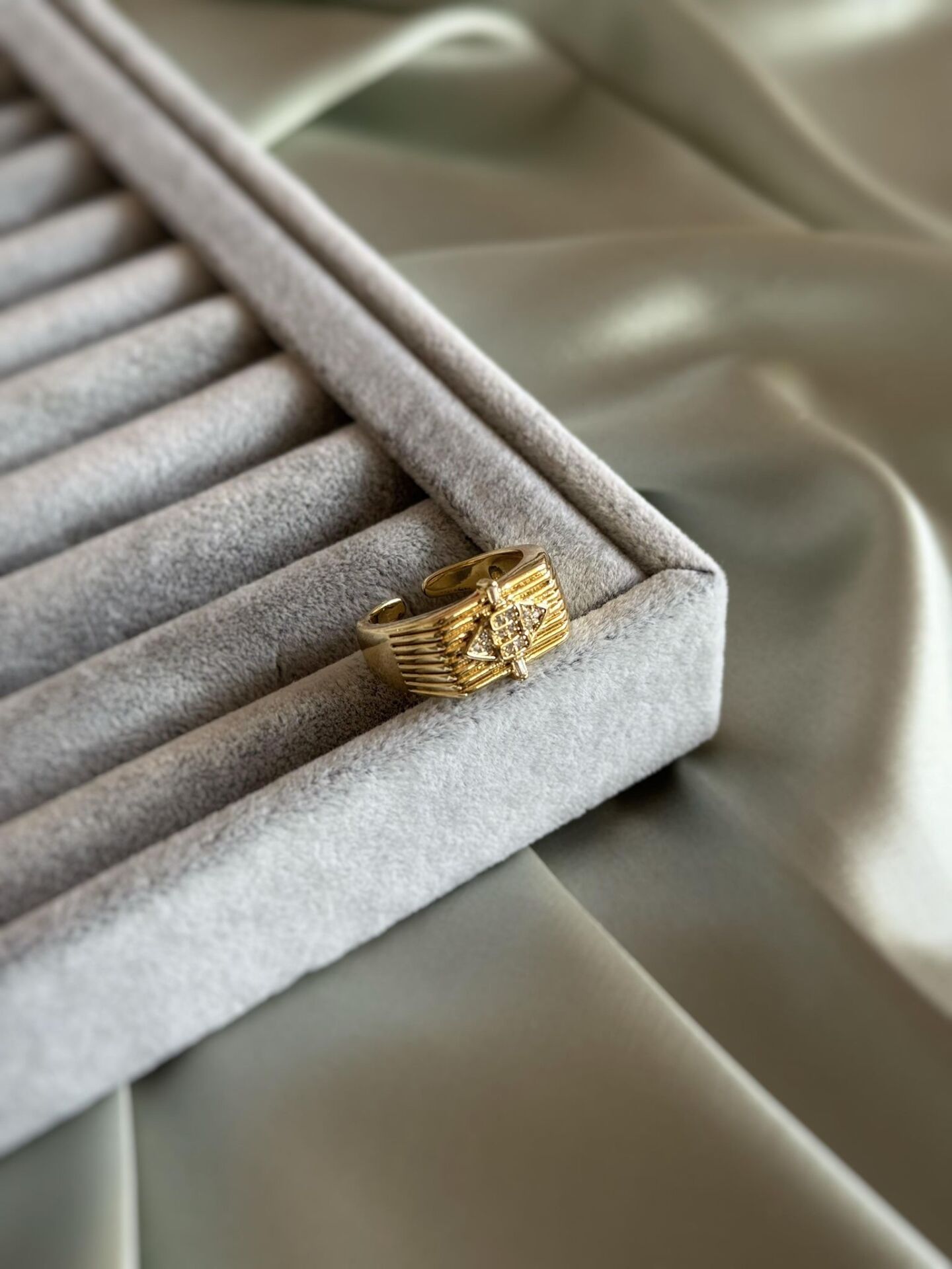 Modern Işık Yüzük