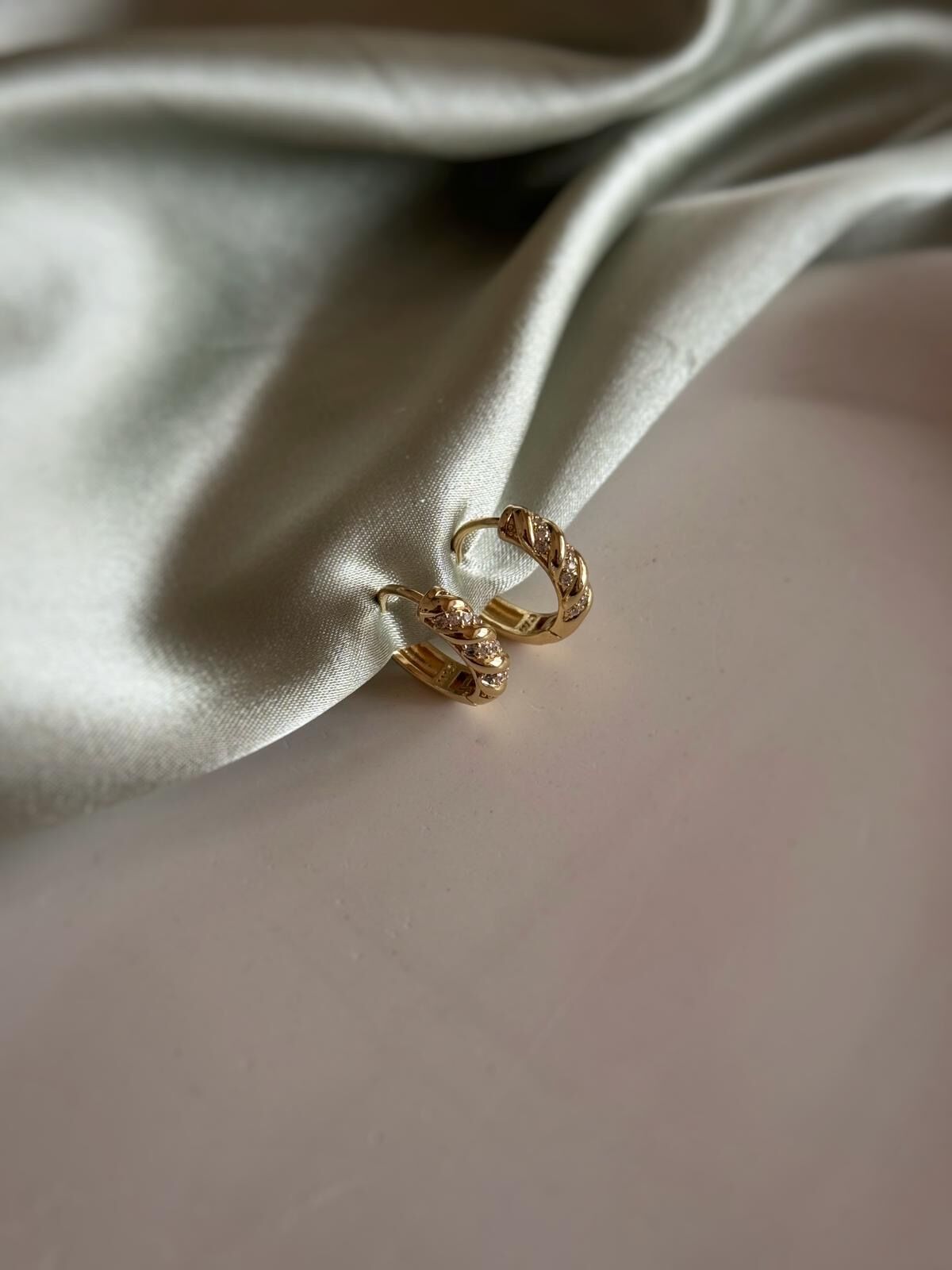 Mini Taş Detay Küpe