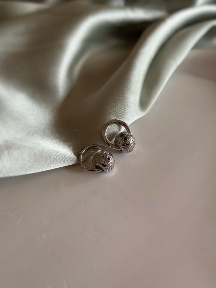 Göz Detaylı Minimal Küpe