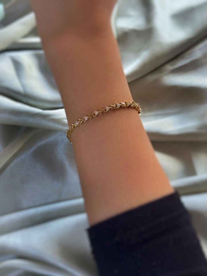 Sıralı Üçgen Bileklik