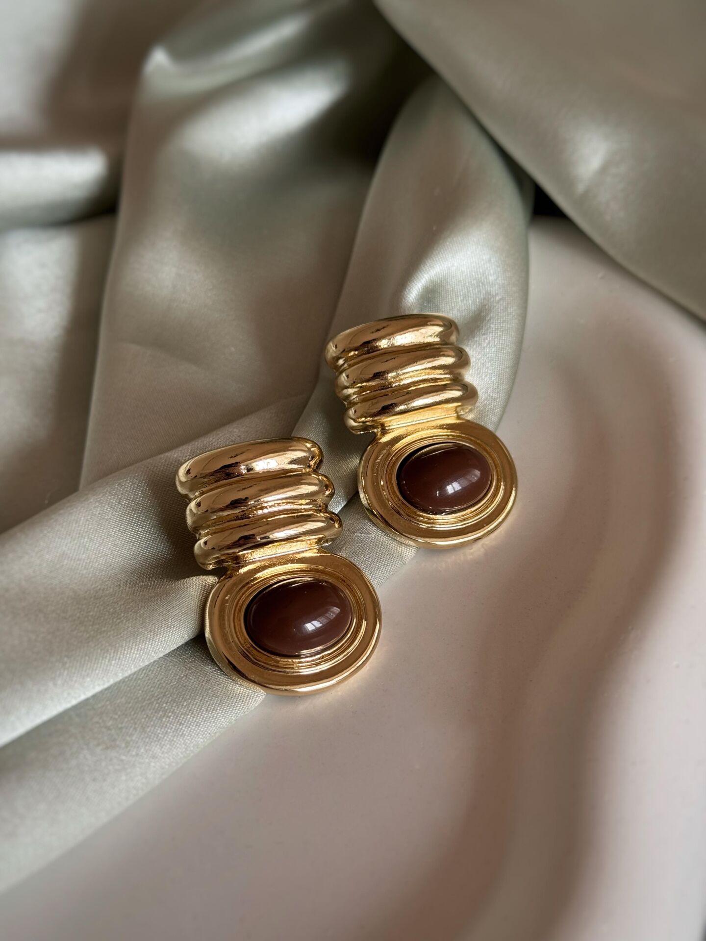 Gold Kahve Şeritli Küpe