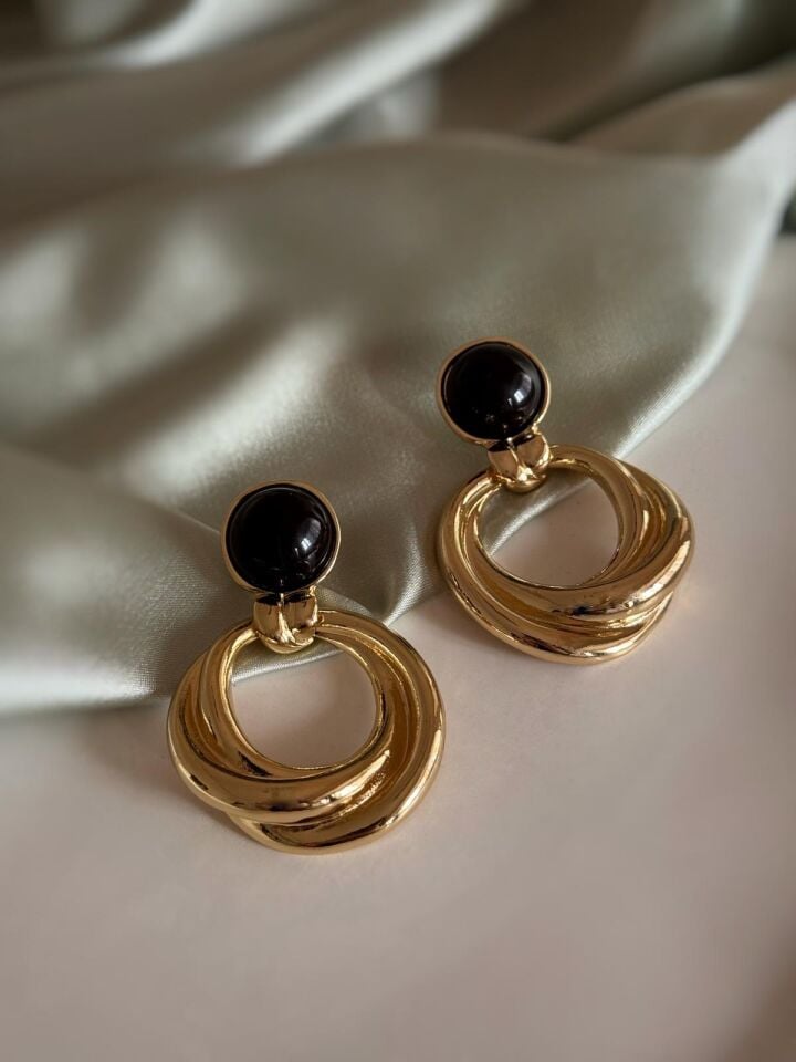 Siyah Taşlı Gold Küpe