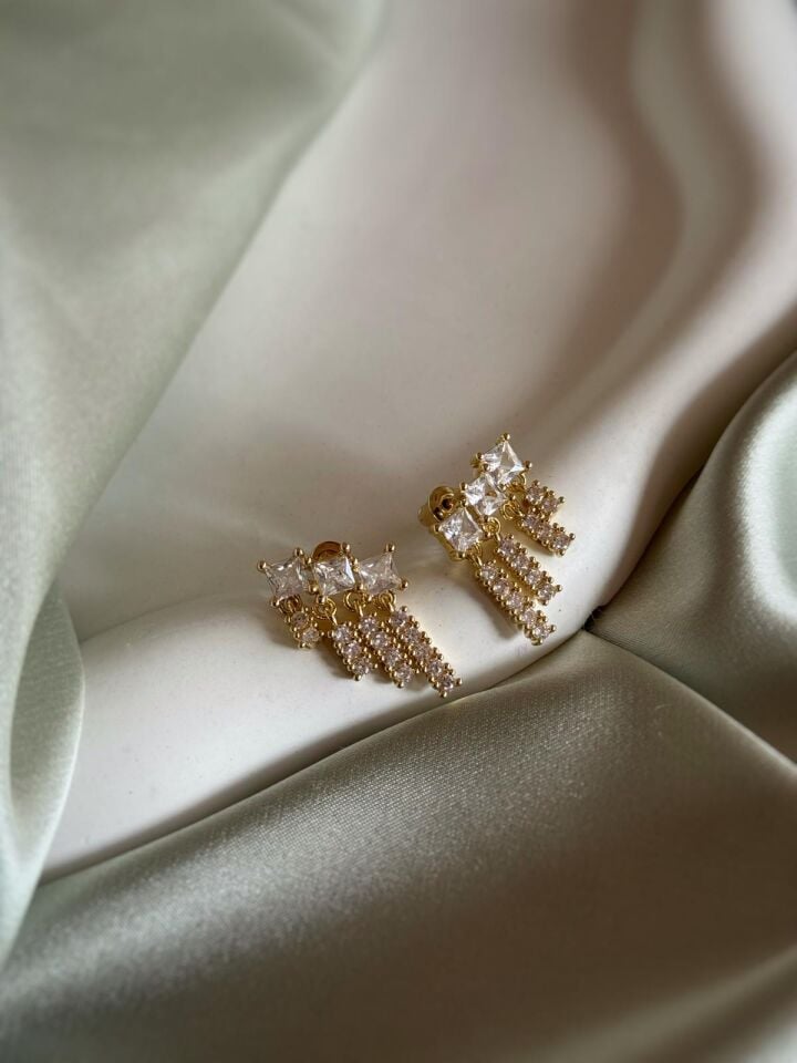 Sallantılı Taşlı Küpe