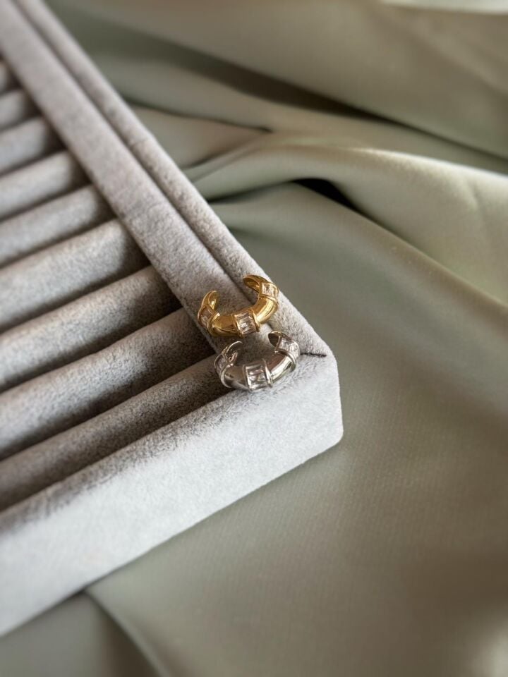 Gold Taşlı Earcuff