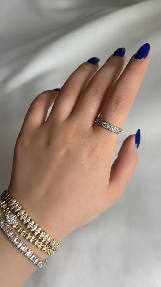 Zarif Taşlı Yüzük